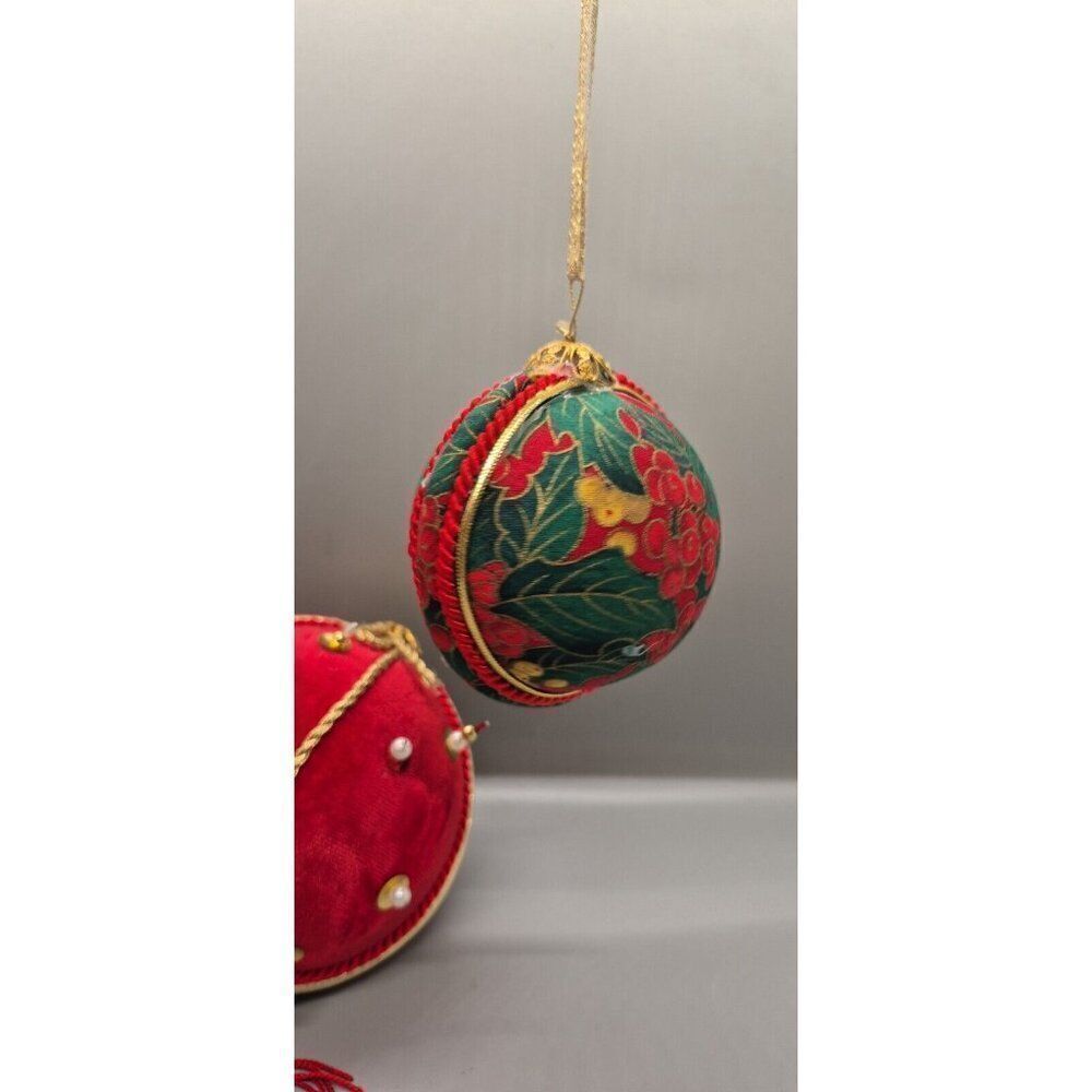 Lot of 4 Vintage Handmade Push Pin Beaded Ball Christmas Tree Ornaments - Picture 7 of 10